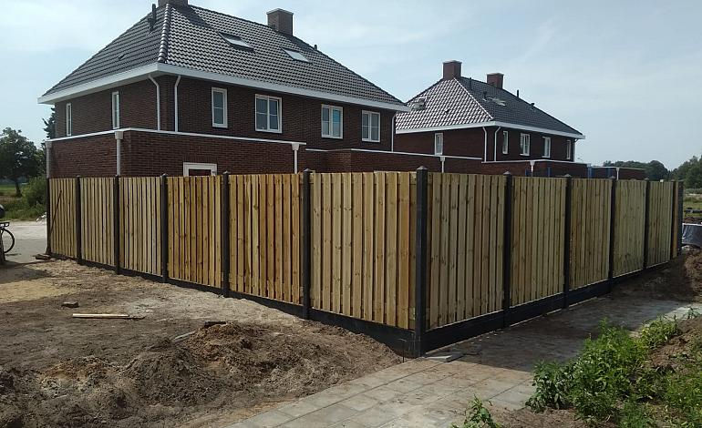 Dit Betonschutting systeem geplaatst in Hoogezand