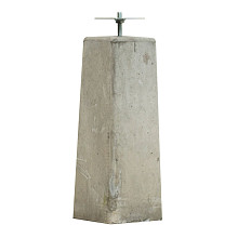 Betonpoer 18x18x50 cm, taps, bovenzijde 15x15 cm, flexibele stelplaat, M16, grijs